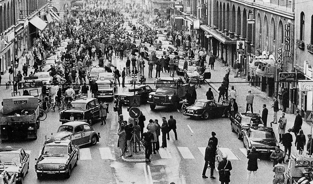 Veduta di una strada di Stoccolma il 3 settembre 1967